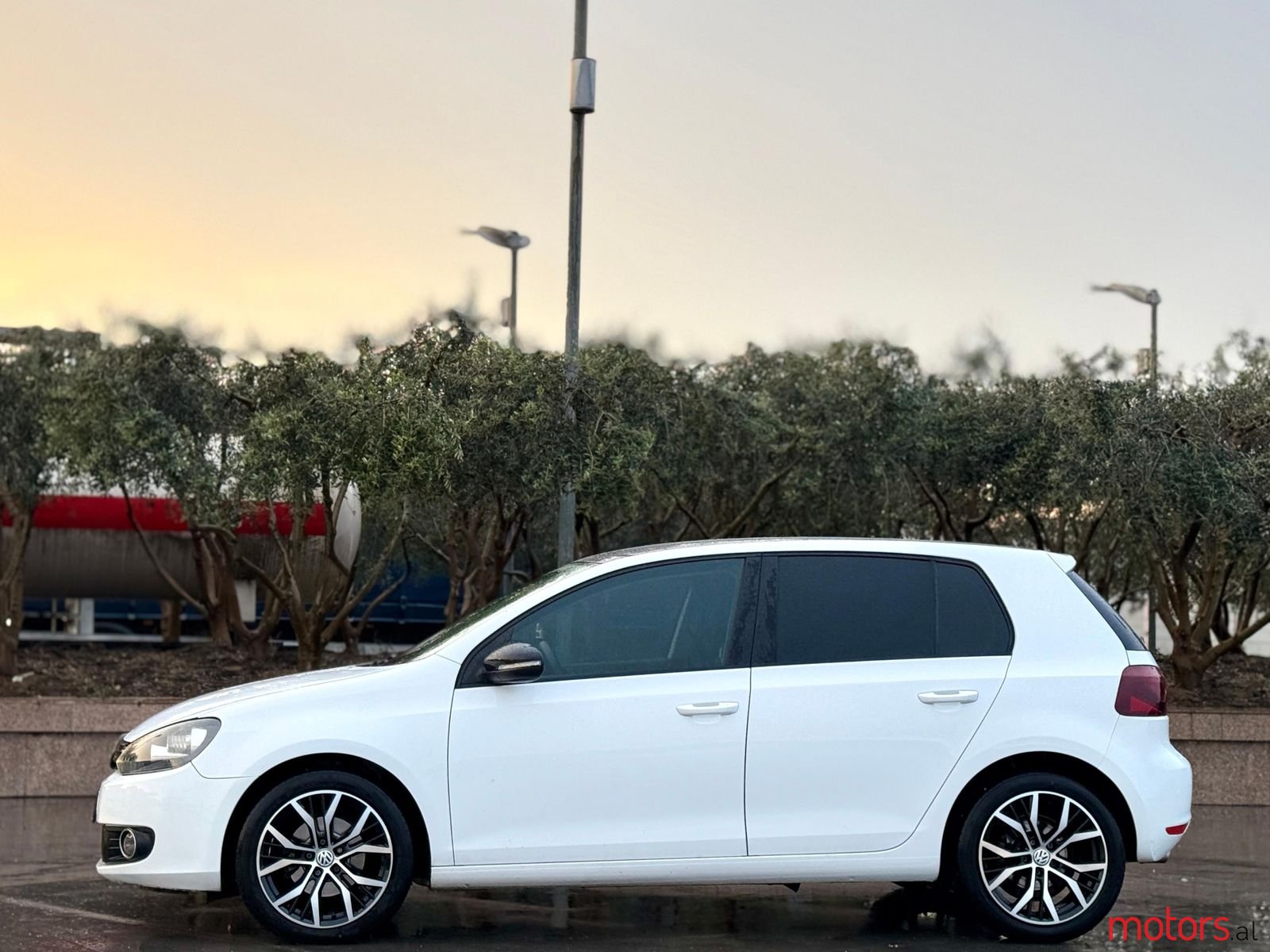 2010' Volkswagen Golf photo #5