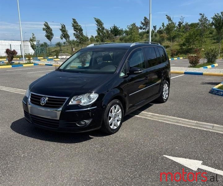 2010' Volkswagen Touran photo #1
