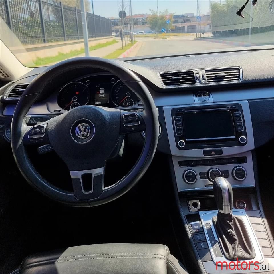 2015' Volkswagen Passat photo #6