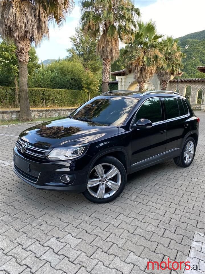 2016' Volkswagen Tiguan photo #2
