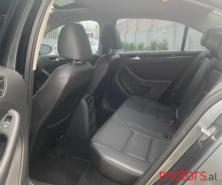 2016' Volkswagen Jetta photo #5
