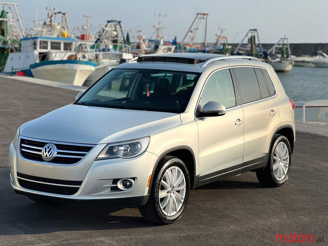 2011' Volkswagen Tiguan photo #6