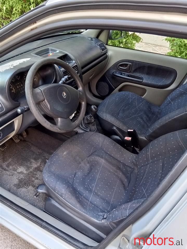 2001' Renault Clio photo #2