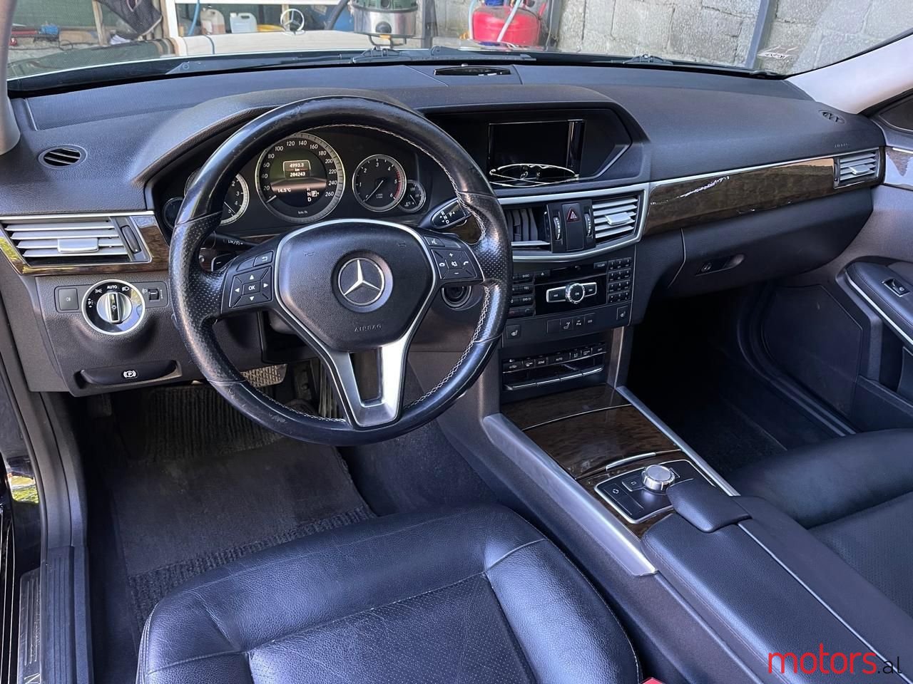 2013' Mercedes-Benz E 220 photo #3
