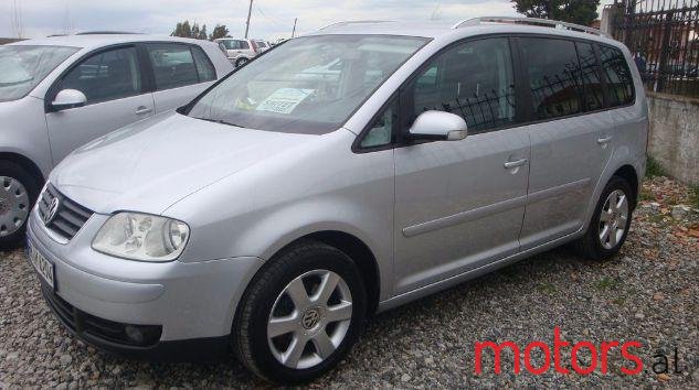 2004' Volkswagen Touran photo #2