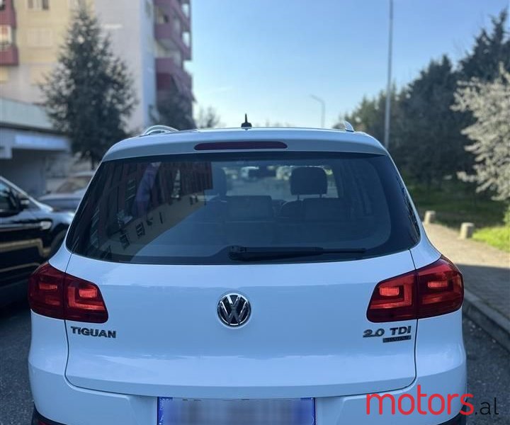 2015' Volkswagen Tiguan photo #3
