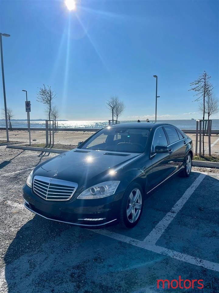 2011' Mercedes-Benz S 550 photo #1