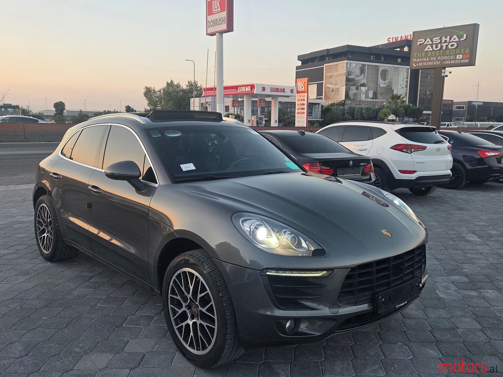 2015' Porsche Macan photo #1