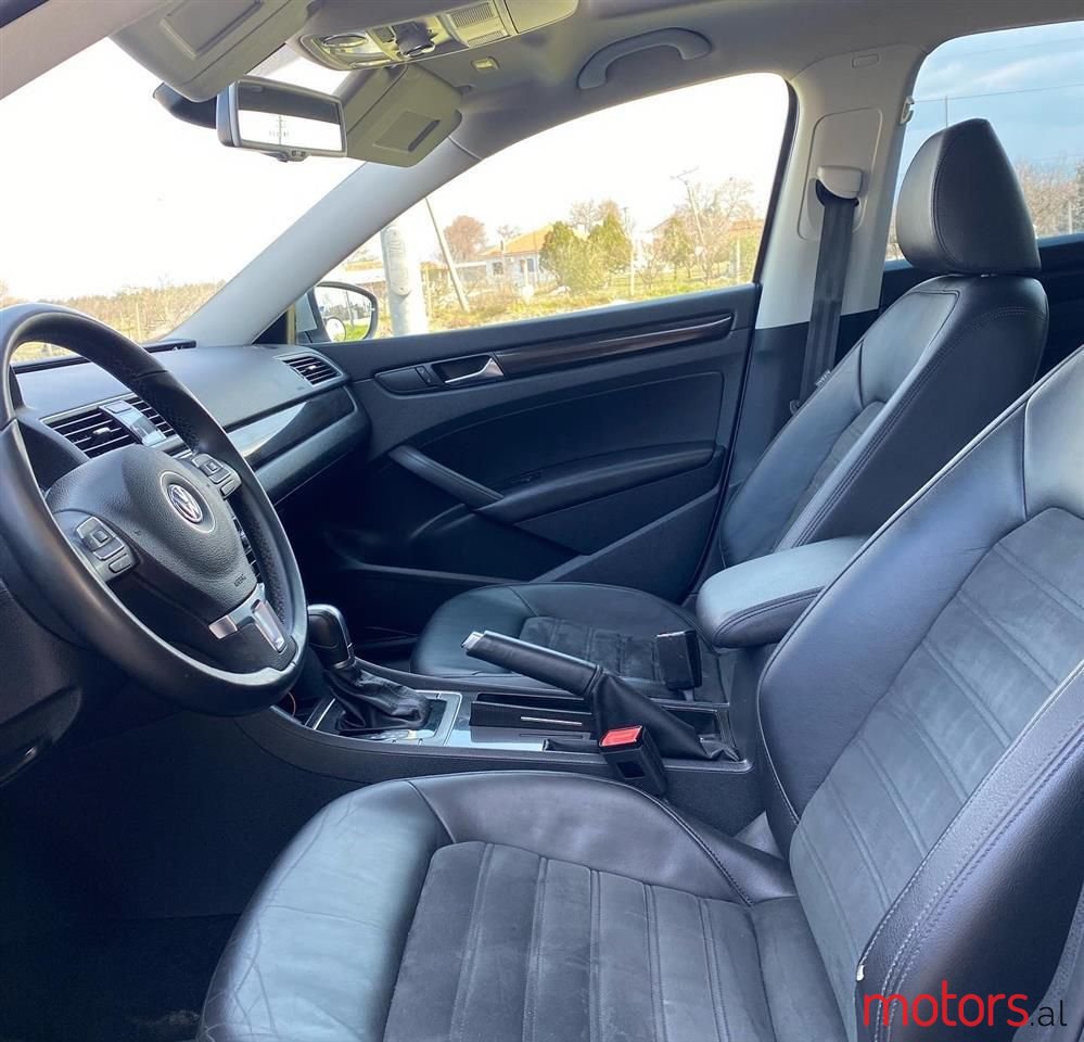 2013' Volkswagen Passat photo #6