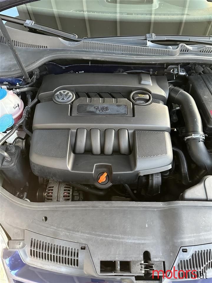 2004' Volkswagen Golf photo #3