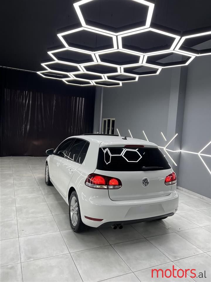 2010' Volkswagen Golf photo #3