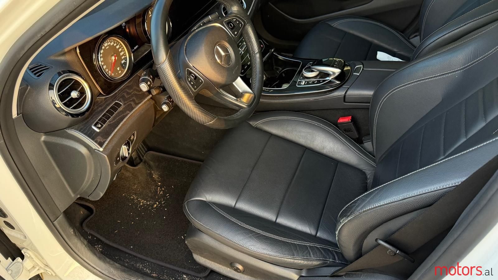2017' Mercedes-Benz E 220 photo #2