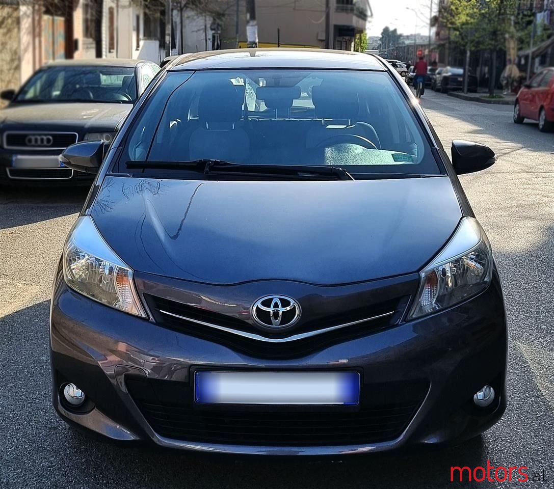 2011' Toyota Yaris photo #1