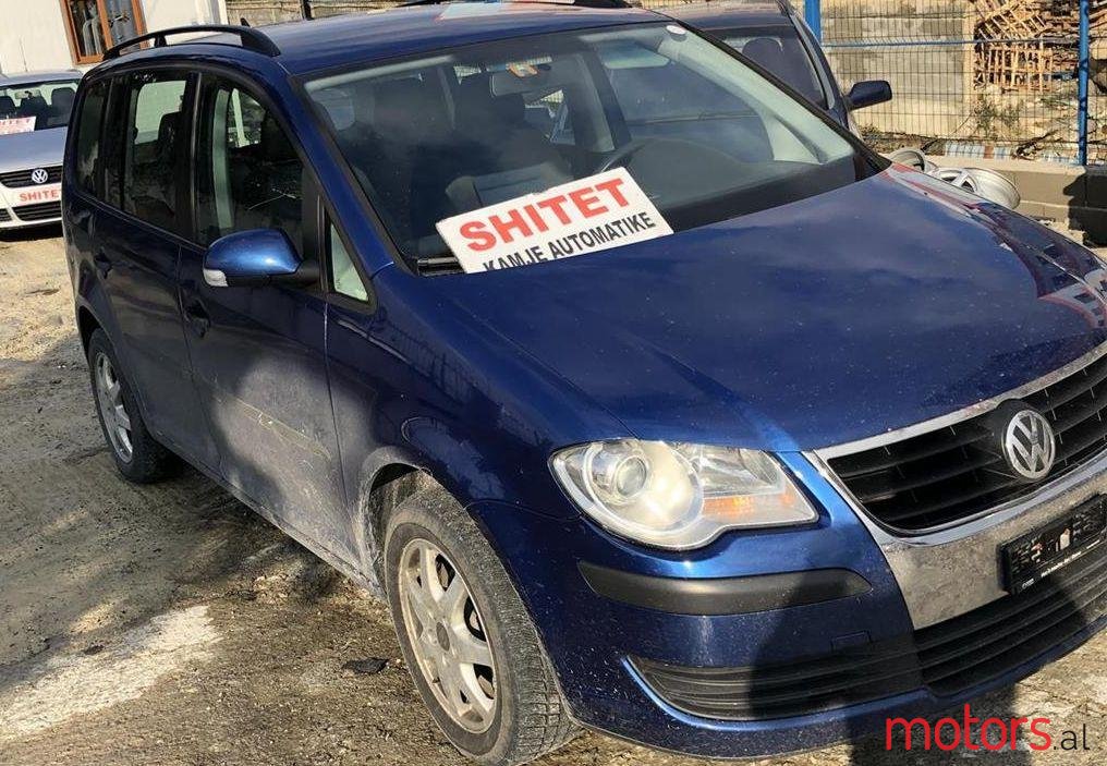 2009' Volkswagen Touran photo #1