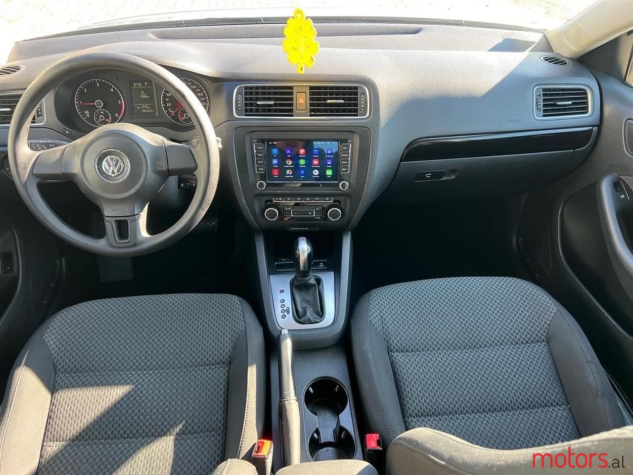 2012' Volkswagen Jetta photo #3