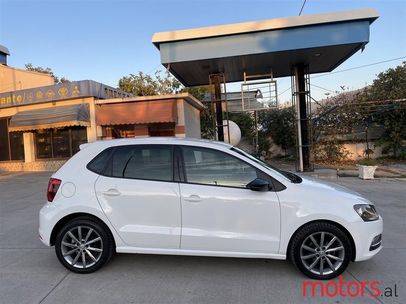 2014' Volkswagen Polo photo #5