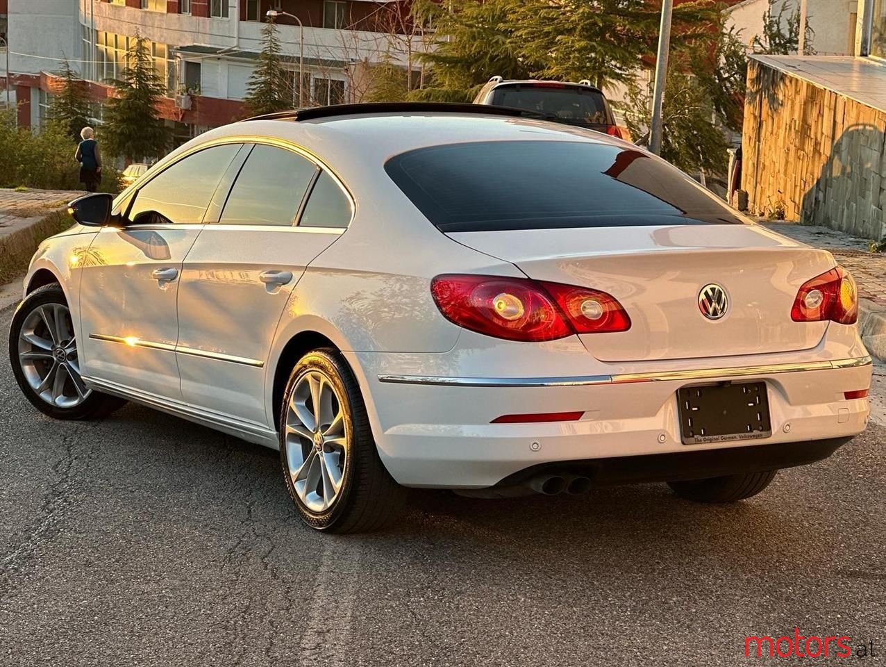 2010' Volkswagen Passat photo #5