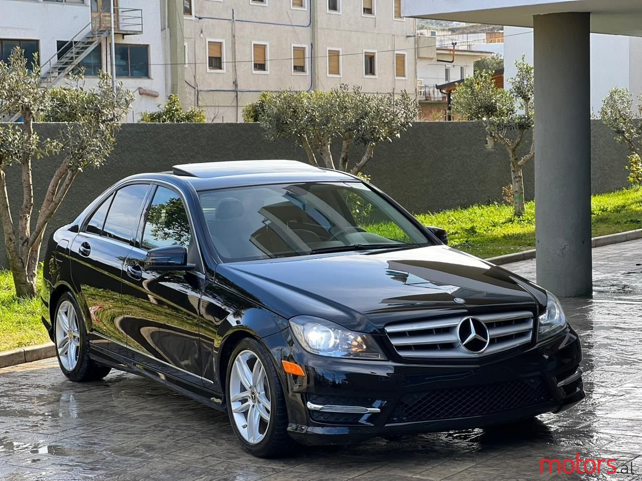 2012' Mercedes-Benz C 300 photo #1
