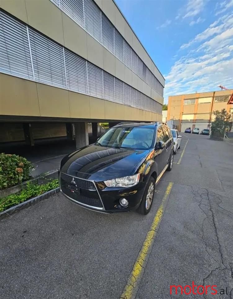 2012' Mitsubishi Outlander photo #1