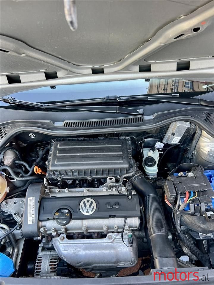 2011' Volkswagen Polo photo #3