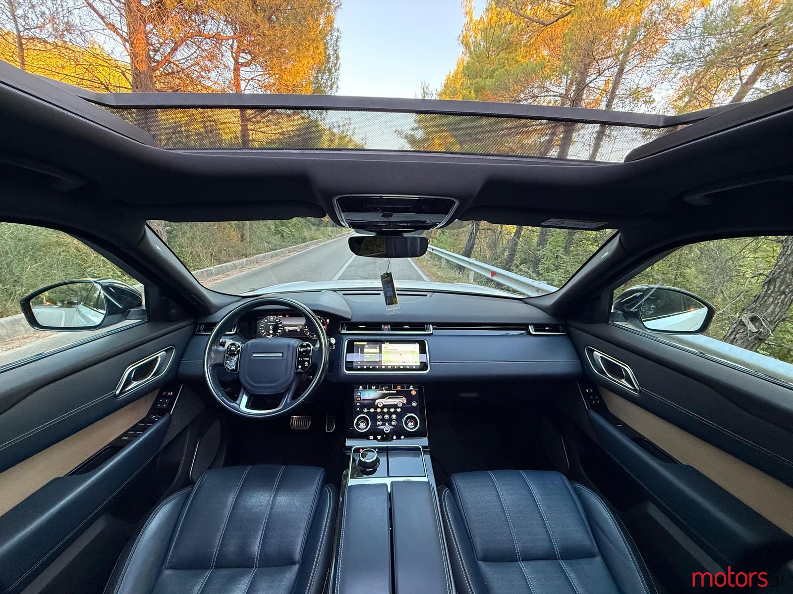 2018' Land Rover Range Rover Velar photo #4
