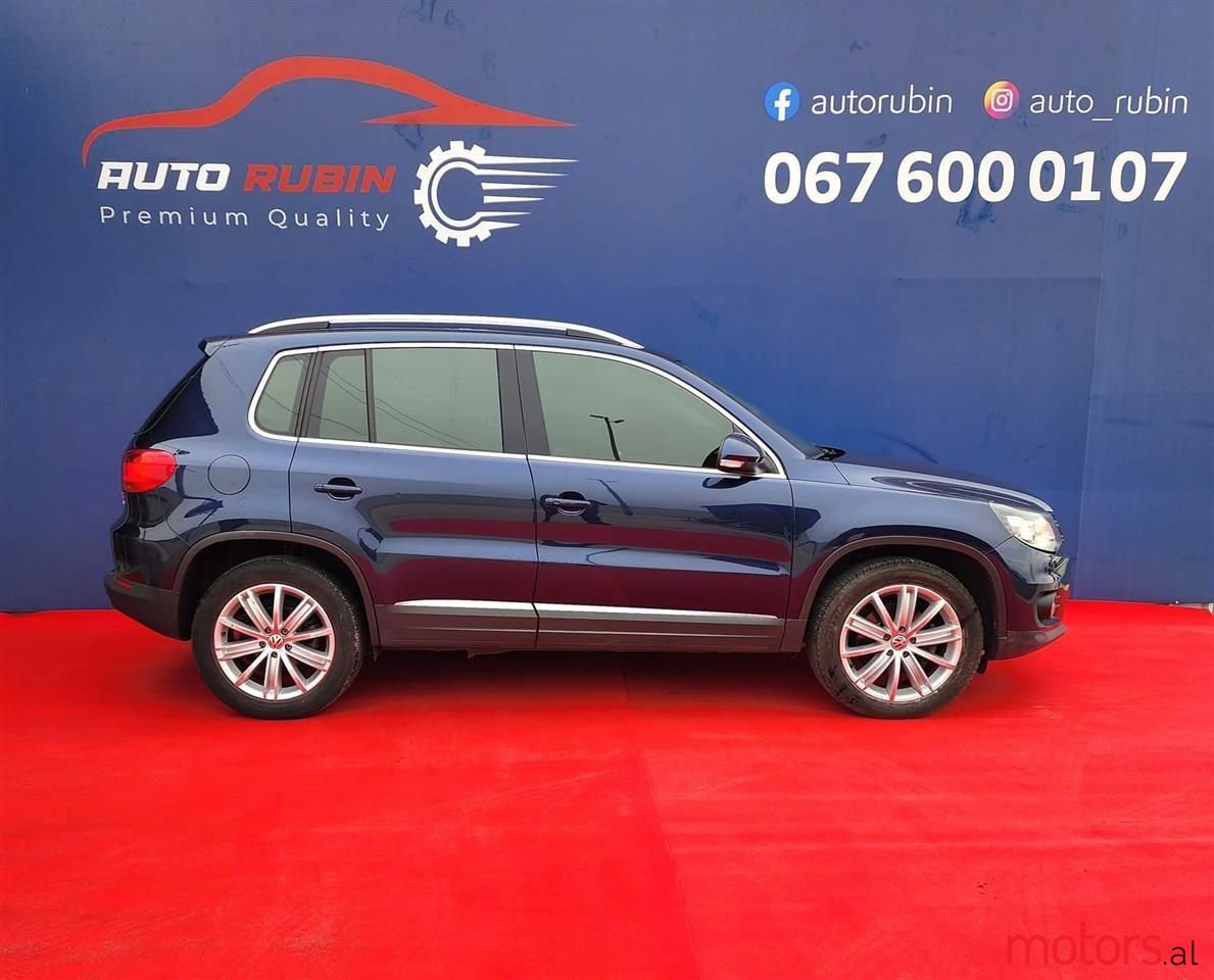 2015' Volkswagen Tiguan photo #4