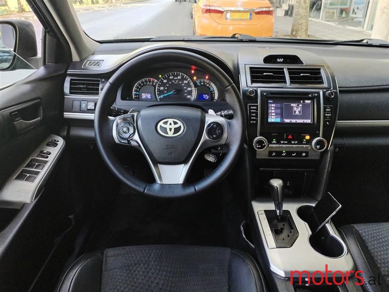2014' Toyota Avensis photo #3