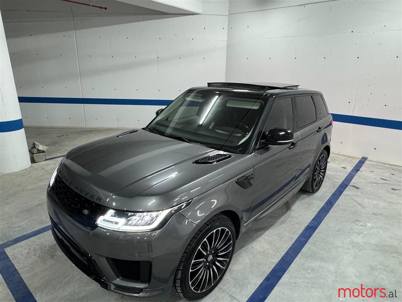 2015' Land Rover Range Rover Sport photo #3