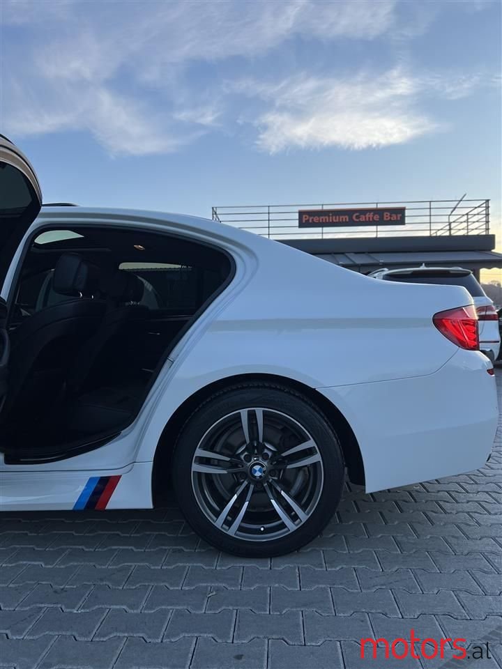 2012' BMW 520 photo #3