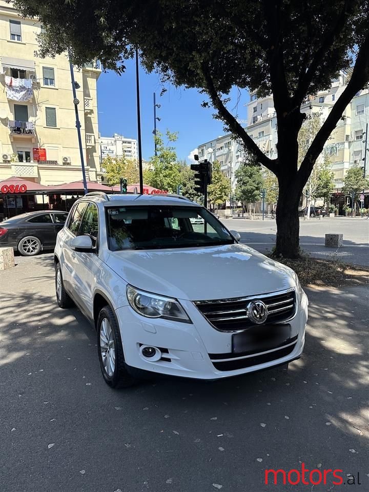 2010' Volkswagen Tiguan photo #6