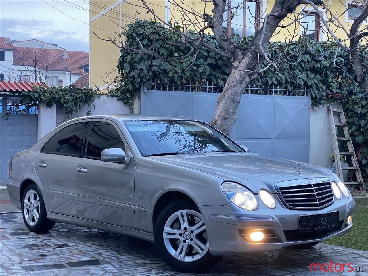 2008' Mercedes-Benz E 220 photo #1