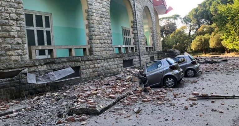 Pamje të rënda! Shikoni pasojat shkatërrimtare të tërmetit 5.8 ballë në Shqipëri!