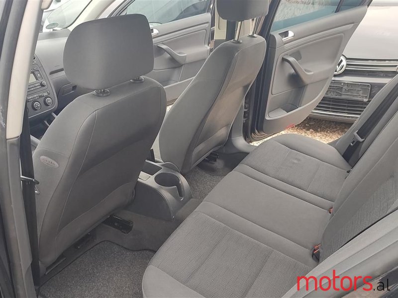 2005' Volkswagen Golf photo #5