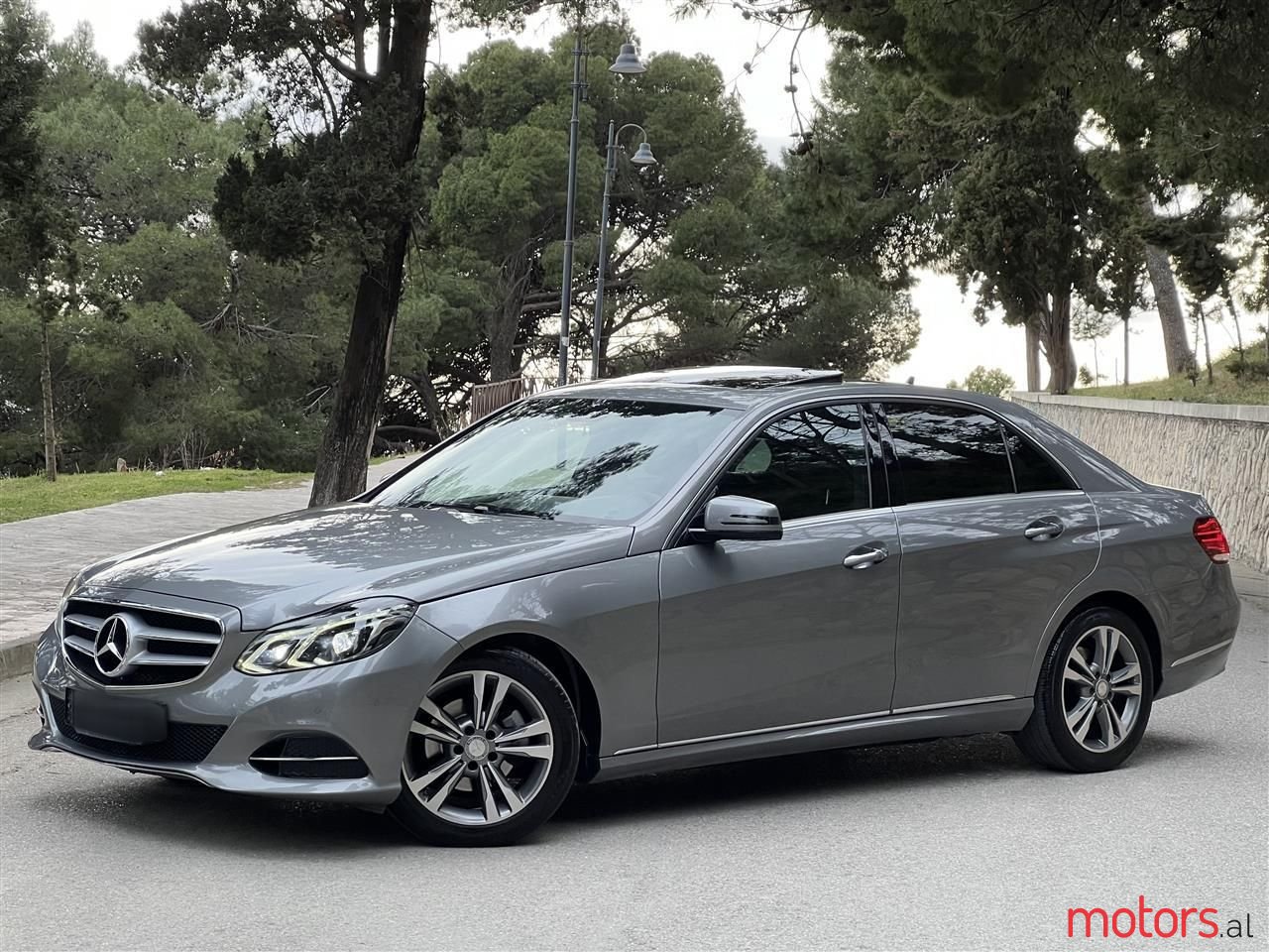 2015' Mercedes-Benz E 220 photo #3