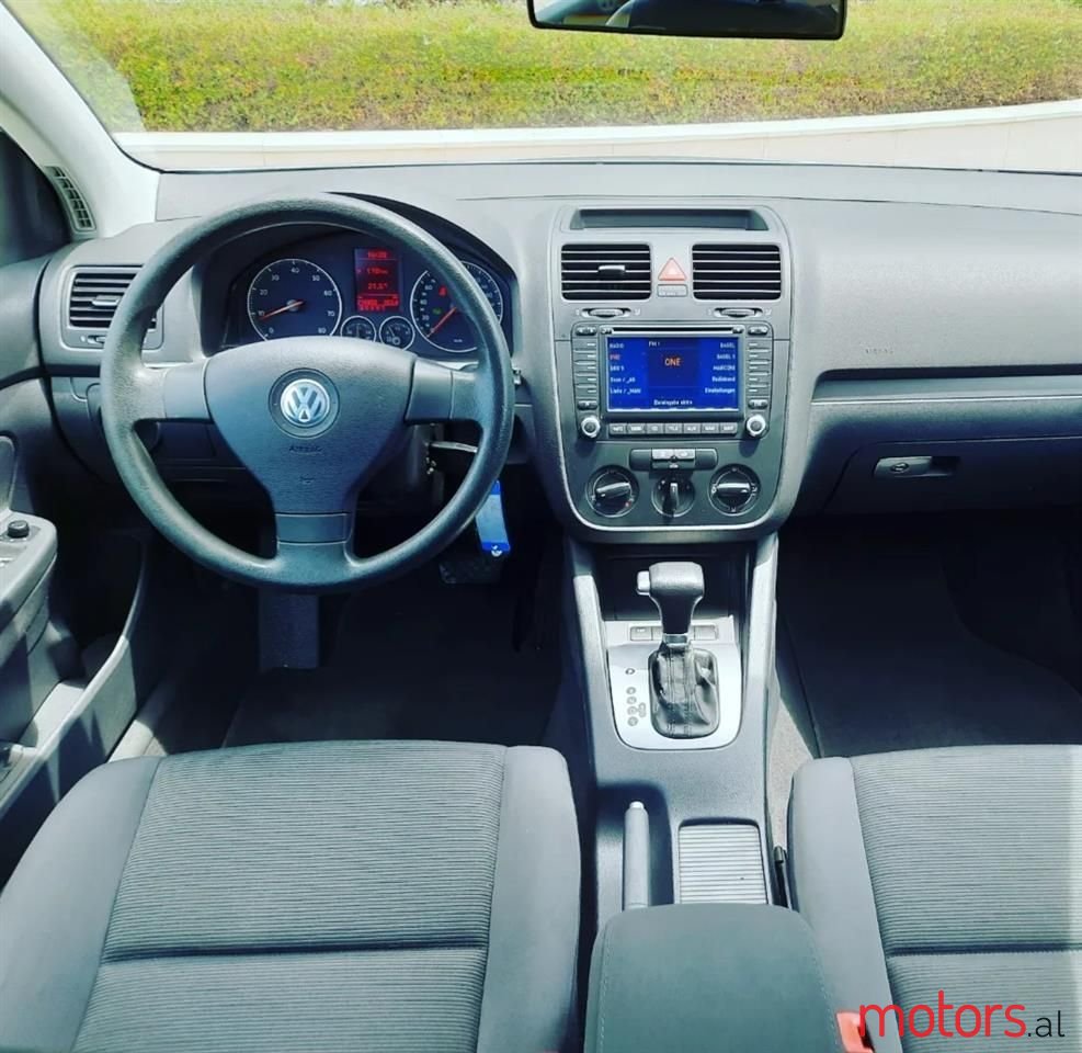 2005' Volkswagen Golf photo #3