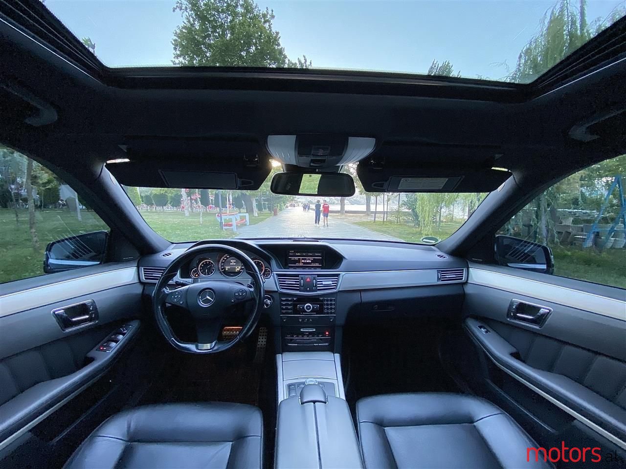 2009' Mercedes-Benz E 350 photo #4