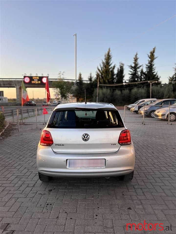 2011' Volkswagen Polo photo #5