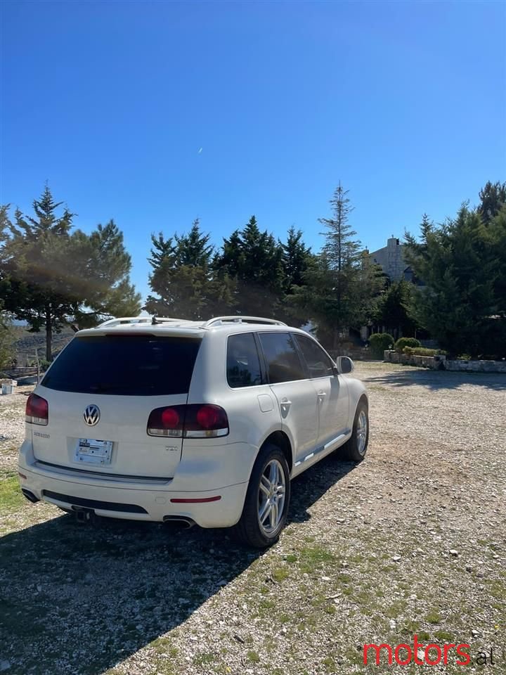 2010' Volkswagen Touareg photo #5