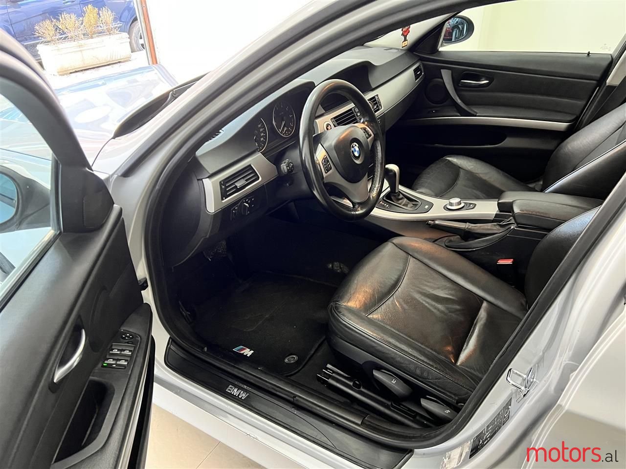 2006' BMW 320 photo #6