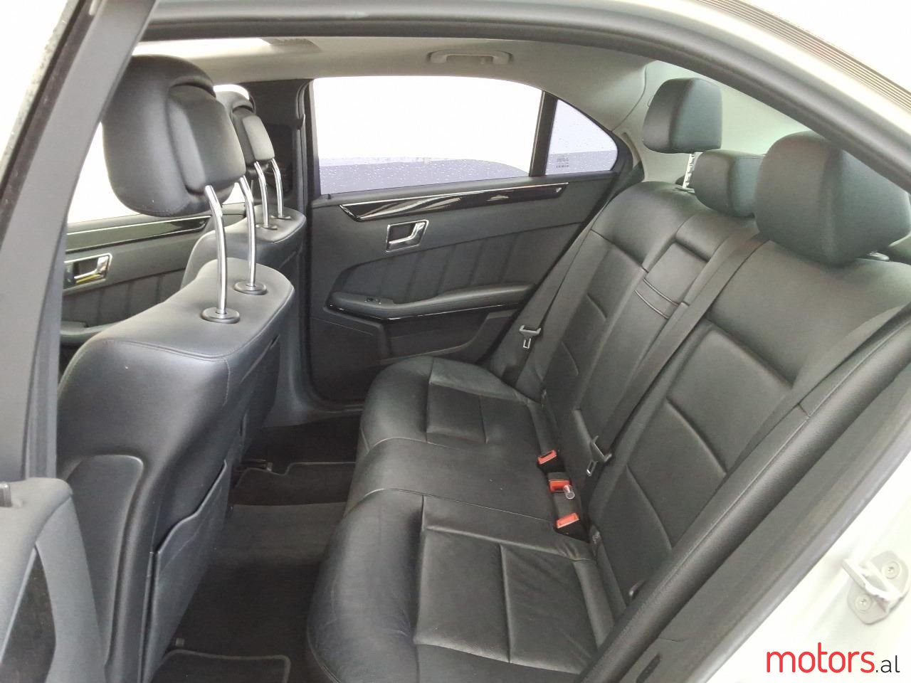 2012' Mercedes-Benz E 220 photo #4