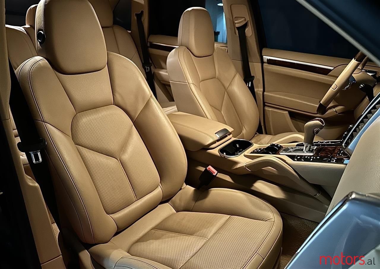 2012' Porsche Cayenne photo #4
