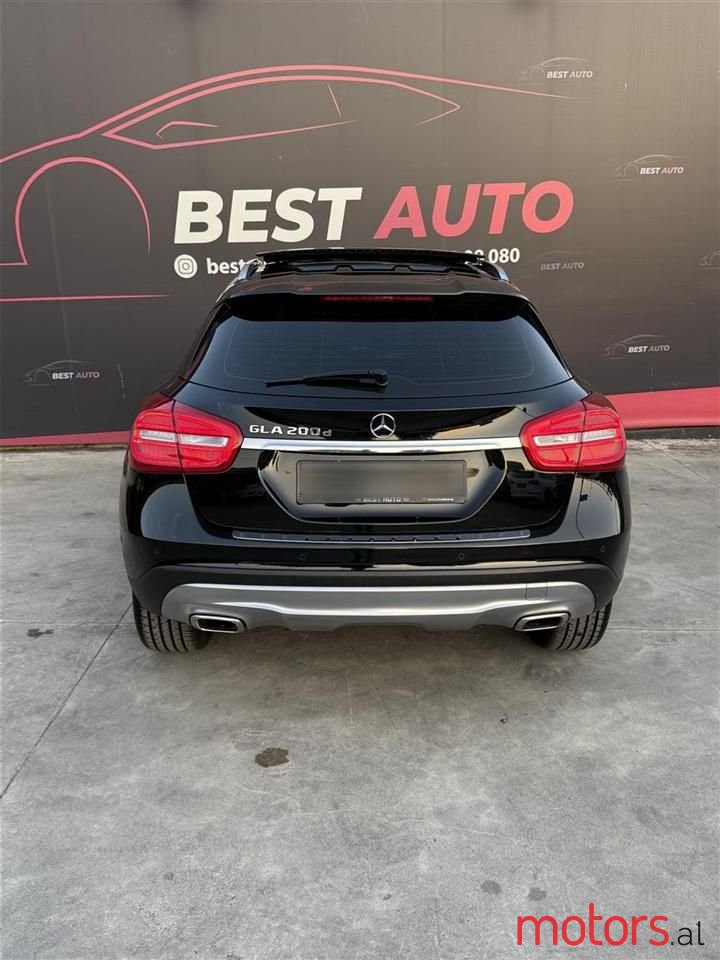2017' Mercedes-Benz GLA 200 photo #2