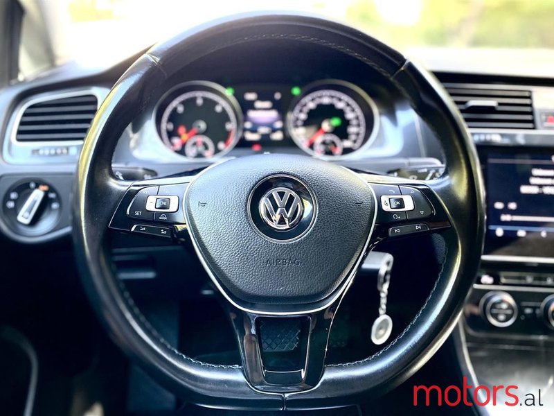 2017' Volkswagen Golf photo #5