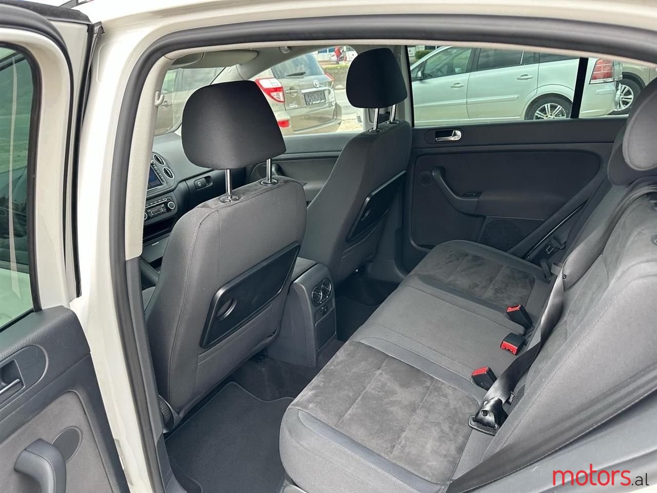 2012' Volkswagen Golf Plus photo #6