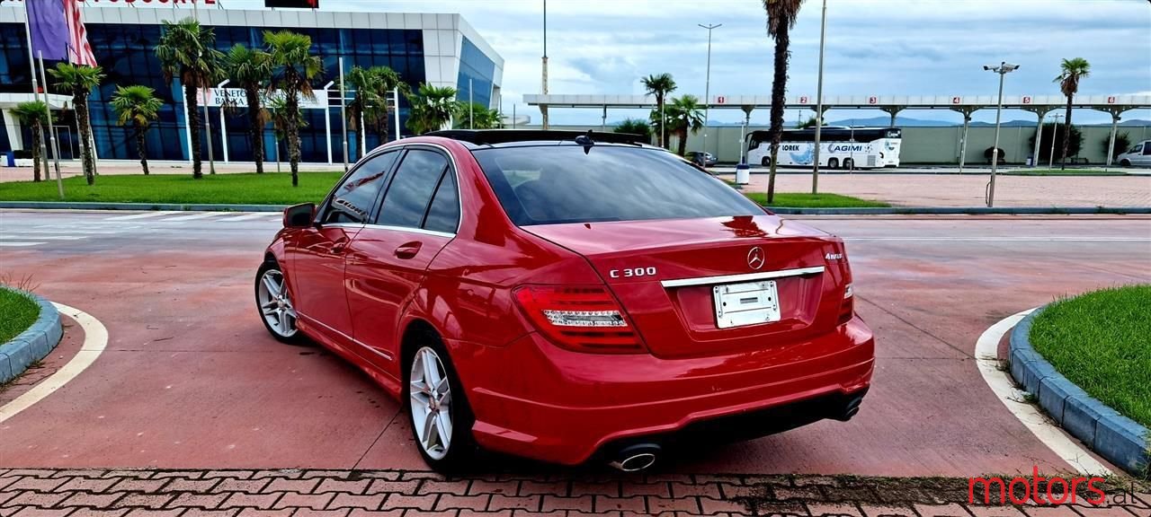2012' Mercedes-Benz C 300 photo #3