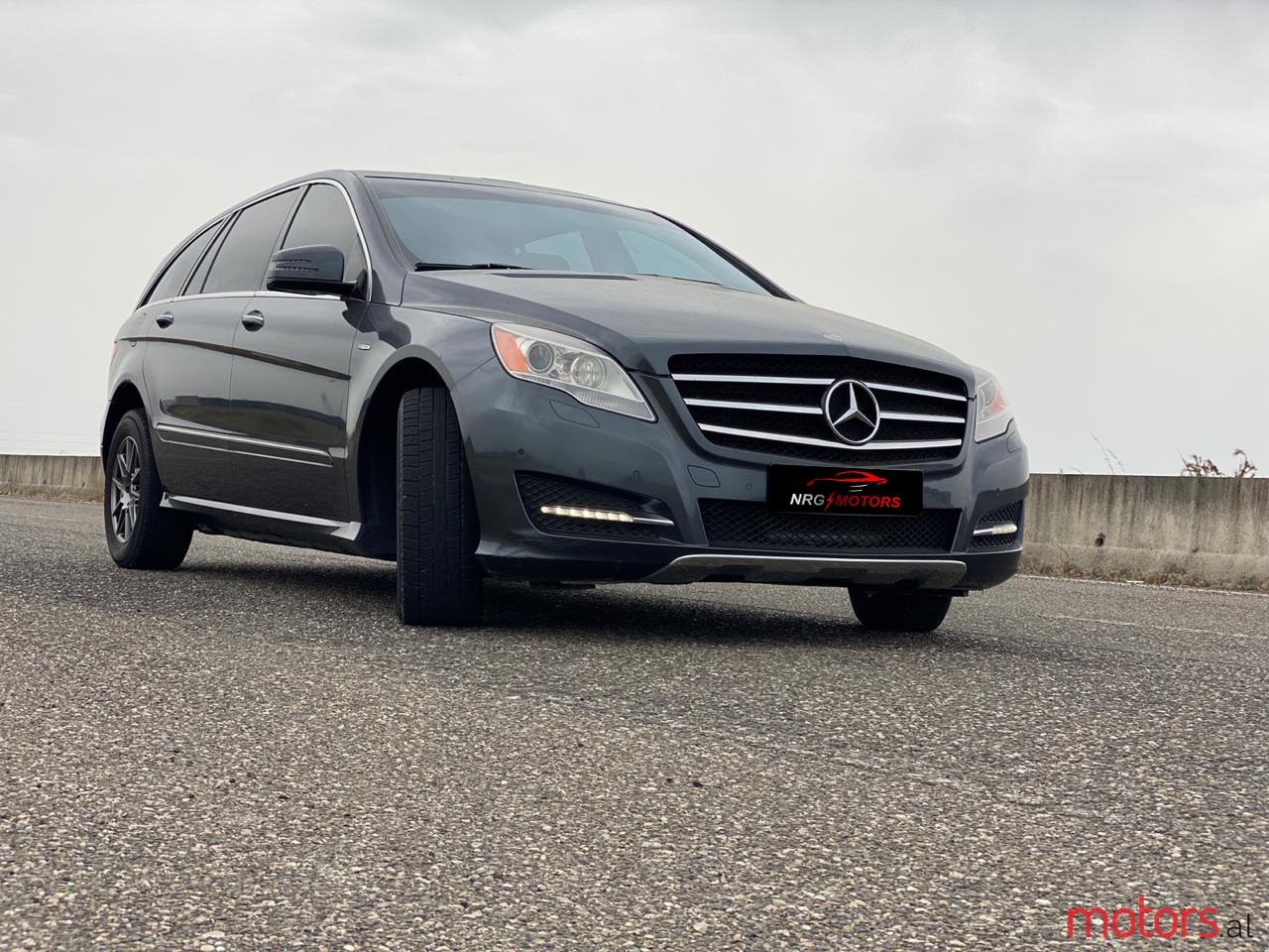 2012' Mercedes-Benz R 350 photo #1