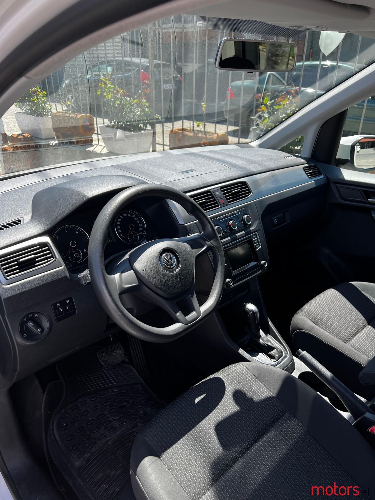 2016' Volkswagen Caddy photo #5
