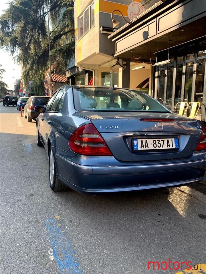 2007' Mercedes-Benz E 220 photo #2