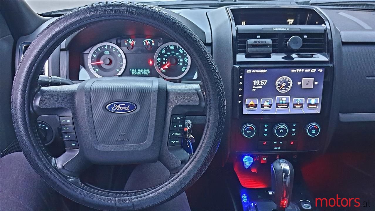 2011' Ford Escape photo #2