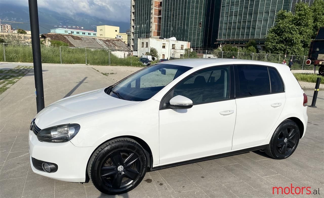 2009' Volkswagen Golf photo #2